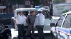 Ոստիկաններին տեսնելով՝ թմրամիջոցը նետել էր գետին և ոտքով փշրել (ՏԵՍԱՆՅՈՒԹ)  Ոստիկաններին տեսնելով՝ թմրամիջոցը նետել էր գետին և ոտքով փշրել (ՏԵՍԱՆՅՈՒԹ)