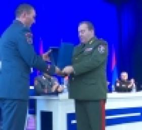 Ոստիկանության զորքերի «Լավագույն զինծառայող» կոչմանն է արժանացել մայոր Վահան Հովհաննիսյանը (ՏԵՍԱՆՅՈՒԹ)  Ոստիկանության զորքերի «Լավագույն զինծառայող» կոչմանն է արժանացել մայոր Վահան Հովհաննիսյանը (ՏԵՍԱՆՅՈՒԹ)