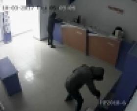 Օգնեք գտնելու Վանաձորի փոստային բաժանմունքի գողերին (ՏԵՍԱՆՅՈՒԹ) Օգնեք գտնելու Վանաձորի փոստային բաժանմունքի գողերին (ՏԵՍԱՆՅՈՒԹ)