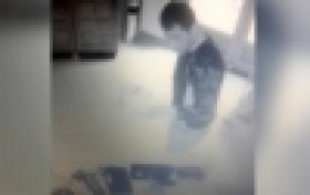 Խանութի տեսախցիկը ֆիքսել է. կադրում երևացող անձին ճանաչողներին խնդրում ենք արձագանքել (ՏԵՍԱՆՅՈՒԹ) Խանութի տեսախցիկը ֆիքսել է. կադրում երևացող անձին ճանաչողներին խնդրում ենք արձագանքել (ՏԵՍԱՆՅՈՒԹ)