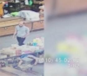 Շուկայի տեսախցիկը ֆիքսել է տաղավարից բջջային հեռախոս գողացողին (ՏԵՍԱՆՅՈՒԹ) Շուկայի տեսախցիկը ֆիքսել է տաղավարից բջջային հեռախոս գողացողին (ՏԵՍԱՆՅՈՒԹ)