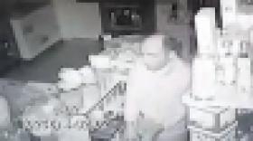 Տեսագրությունում պատկերված անձը կասկածվում է Արարատի մարզի Նիզամի գյուղի մթերային խանութներից մեկից գողություն կատարելու մեջ (ՏԵՍԱՆՅՈՒԹ) Տեսագրությունում պատկերված անձը կասկածվում է Արարատի մարզի Նիզամի գյուղի մթերային խանութներից մեկից գողություն կատարելու մեջ (ՏԵՍԱՆՅՈՒԹ)