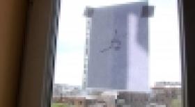 Մեքենայից կրակոցներ էր արձակել՝ գնդակը դիպել էր շենքի պատուհանին (ՏԵՍԱՆՅՈՒԹ) Մեքենայից կրակոցներ էր արձակել՝ գնդակը դիպել էր շենքի պատուհանին (ՏԵՍԱՆՅՈՒԹ)