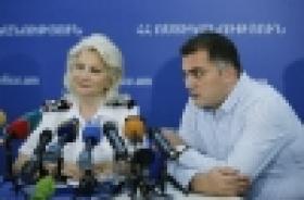 Նելլի Դուրյանի և Արշակ Գասպարյանի մամուլի ասուլիսը ոստիկանությունում (ՏԵՍԱՆՅՈՒԹ) Նելլի Դուրյանի և Արշակ Գասպարյանի մամուլի ասուլիսը ոստիկանությունում (ՏԵՍԱՆՅՈՒԹ)