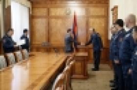 Վալերիյ Օսիպյանը հոկտեմբերի 31-ին ոստիկանության 7 ծառայողի կոչումներ է շնորհել (ՏԵՍԱՆՅՈՒԹ, ԼՈՒՍԱՆԿԱՐՆԵՐ) Վալերիյ Օսիպյանը հոկտեմբերի 31-ին ոստիկանության 7 ծառայողի կոչումներ է շնորհել (ՏԵՍԱՆՅՈՒԹ, ԼՈՒՍԱՆԿԱՐՆԵՐ)