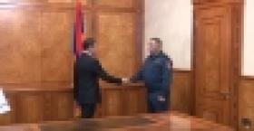 Դեկտեմբերի 10-ին Վալերիյ Օսիպյանը 9 ոստիկանի լեյտենանտի ուսադիրներ է հանձնել /ՏԵՍԱՆՅՈՒԹ/ Դեկտեմբերի 10-ին Վալերիյ Օսիպյանը 9 ոստիկանի լեյտենանտի ուսադիրներ է հանձնել /ՏԵՍԱՆՅՈՒԹ/