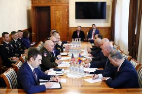 Արման Սարգսյանն ընդունել է Կանզաս նահանգի Ազգային գվարդիայի հրամանատարին ու Հայաստանում ԱՄՆ դեսպանին Արման Սարգսյանն ընդունել է Կանզաս նահանգի Ազգային գվարդիայի հրամանատարին ու Հայաստանում ԱՄՆ դեսպանին