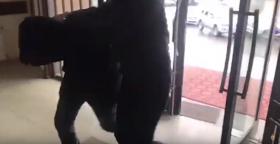 Ոստիկանները գրպանահատների են բերման ենթարկել (ՏԵՍԱՆՅՈՒԹ) Ոստիկանները գրպանահատների են բերման ենթարկել (ՏԵՍԱՆՅՈՒԹ)