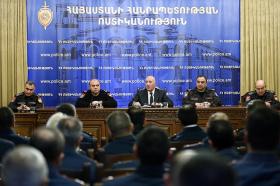 Արման Սարգսյանը ներկայացրել է ոստիկանության պետի նորանշանակ տեղակալ Հայկ Մհրյանին Արման Սարգսյանը ներկայացրել է ոստիկանության պետի նորանշանակ տեղակալ Հայկ Մհրյանին