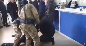 Բնակարանային գողություն Արտաշատում․ հանցագործությունը բացահայտված է, խմբի անդամները՝ ձերբակալված (ՏԵՍԱՆՅՈՒԹ) Բնակարանային գողություն Արտաշատում․ հանցագործությունը բացահայտված է, խմբի անդամները՝ ձերբակալված (ՏԵՍԱՆՅՈՒԹ)