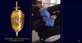 Կենտրոնականի ոստիկանները խանութ-սրահ մտած երիտասարդին բռնեցին հենց դեպքի վայրում․ նա ձերբակալվել է (ՏԵՍԱՆՅՈՒԹ) Կենտրոնականի ոստիկանները խանութ-սրահ մտած երիտասարդին բռնեցին հենց դեպքի վայրում․ նա ձերբակալվել է (ՏԵՍԱՆՅՈՒԹ)