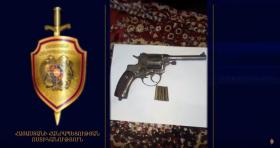 Ախուրյանի ոստիկանները ապօրինի զենք-զինամթերք են հայտնաբերել  Ախուրյանի ոստիկանները ապօրինի զենք-զինամթերք են հայտնաբերել