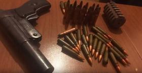 Ինքնաձիգ, ատրճանակ, հրացաններ․ ոստիկանության բաժիններում ապօրինի զնեք-զինամթերք է հանձնվել Ինքնաձիգ, ատրճանակ, հրացաններ․ ոստիկանության բաժիններում ապօրինի զնեք-զինամթերք է հանձնվել