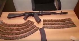 Ինքնաձիգ, հրացաններ, նռնակներ․ ոստիկանության բաժիններում ապօրինի հրազեններ են հանձնվել Ինքնաձիգ, հրացաններ, նռնակներ․ ոստիկանության բաժիններում ապօրինի հրազեններ են հանձնվել