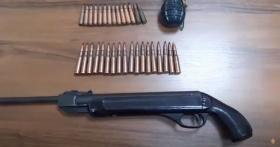 Ինքնաձիգներ, գնդացիր, ատրճանակներ․ ոստիկանության բաժիններում ապօրինի զենքեր են հանձնվել Ինքնաձիգներ, գնդացիր, ատրճանակներ․ ոստիկանության բաժիններում ապօրինի զենքեր են հանձնվել