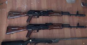 Ոստիկանության բաժիններում քաղաքացիները մեծ թվով ինքնաձիգներ ու ատրճանակներ են կամավոր հանձնել Ոստիկանության բաժիններում քաղաքացիները մեծ թվով ինքնաձիգներ ու ատրճանակներ են կամավոր հանձնել