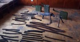 Գնդացիր, ինքնաձիգներ․ ոստիկանության բաժիններում քաղաքացիները հրազեններ են հանձնել Գնդացիր, ինքնաձիգներ․ ոստիկանության բաժիններում քաղաքացիները հրազեններ են հանձնել