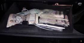 Տերմինալը գողացած ու թալանած երիտասարդներին ոստիկանները հայտնաբերել են․ կան ձերբակալվածներ Տերմինալը գողացած ու թալանած երիտասարդներին ոստիկանները հայտնաբերել են․ կան ձերբակալվածներ