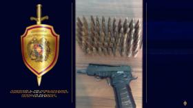 Քաղաքացիները ոստիկանության բաժիններում մեծ քանակությամբ ապօրինի զենք-զինամթերք են հանձնել Քաղաքացիները ոստիկանության բաժիններում մեծ քանակությամբ ապօրինի զենք-զինամթերք են հանձնել