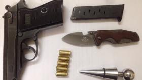 Մետրոպոլիտենի պահպանության բաժնի ծառայողները բերման ենթարկվածի խուզարկությամբ ատրճանակ ու դանակ են հայտնաբերել Մետրոպոլիտենի պահպանության բաժնի ծառայողները բերման ենթարկվածի խուզարկությամբ ատրճանակ ու դանակ են հայտնաբերել