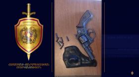 Ինքնաձիգ, ատրճանակներ, հրացաններ. ոստիկանության բաժիններում զենք-զինամթերք է հանձնվել Ինքնաձիգ, ատրճանակներ, հրացաններ. ոստիկանության բաժիններում զենք-զինամթերք է հանձնվել