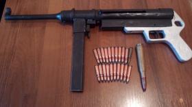 Ինքնաձիգներ, հրացաններ, նռնակներ․ ոստիկանության բաժիններում քաղաքացիները կամավոր զենքեր են հանձնել Ինքնաձիգներ, հրացաններ, նռնակներ․ ոստիկանության բաժիններում քաղաքացիները կամավոր զենքեր են հանձնել