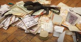 Կանաչուտ գյուղի մի տնից մի քանի տասնյակ միլիոն փող ու ոսկեղեն են գողացել․ ոստիկանության բացահայտումը Կանաչուտ գյուղի մի տնից մի քանի տասնյակ միլիոն փող ու ոսկեղեն են գողացել․ ոստիկանության բացահայտումը