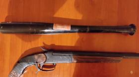 Արմավիրի բաժին բերման ենթարկվածի մեքենայում հրազեն ու մահակ է հայտնաբերվել Արմավիրի բաժին բերման ենթարկվածի մեքենայում հրազեն ու մահակ է հայտնաբերվել