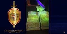 Քաղաքացուց կաշառք պահանջած տղամարդը փողը ստանալուց հետո բռնվել է․ ոստիկանության բացահայտումը Քաղաքացուց կաշառք պահանջած տղամարդը փողը ստանալուց հետո բռնվել է․ ոստիկանության բացահայտումը