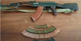 Մի խումբ անձինք ոստիկանության բաժիններում հանձնել են «Կալաշնիկովի» ինքնաձիգներ և այլ հրազեն Մի խումբ անձինք ոստիկանության բաժիններում հանձնել են «Կալաշնիկովի» ինքնաձիգներ և այլ հրազեն