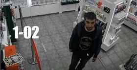 Տղամարդը կասկածվում է դեղատնից գողություն կատարելու մեջ Տղամարդը կասկածվում է դեղատնից գողություն կատարելու մեջ