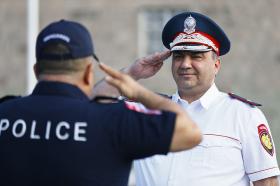 В Ереване переходят на службу полицейские патрули 