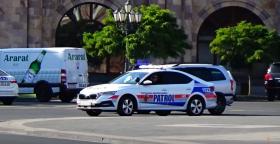 Ձեր իրավաչափ վարքագծով և քաղաքացիական բարձր գիտակցությամբ աջակցեք ոստիկանությանը Ձեր իրավաչափ վարքագծով և քաղաքացիական բարձր գիտակցությամբ աջակցեք ոստիկանությանը