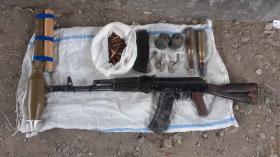 Մի խումբ անձինք ոստիկանության բաժիններում հանձնել են «Կալաշնիկովի» ինքնաձիգներ Մի խումբ անձինք ոստիկանության բաժիններում հանձնել են «Կալաշնիկովի» ինքնաձիգներ