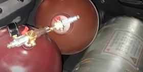 Պարեկները Նոր Նորքում մեքենայի գազաբալոններ գողացած անձի են հայտնաբերել․ գողոնը վերցվել է Պարեկները Նոր Նորքում մեքենայի գազաբալոններ գողացած անձի են հայտնաբերել․ գողոնը վերցվել է