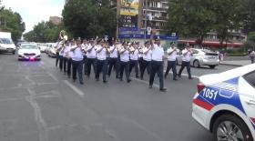 Ոստիկանության զորքերի նվագախմբի ցուցադրական ելույթը Երևանի փողոցներում Ոստիկանության զորքերի նվագախմբի ցուցադրական ելույթը Երևանի փողոցներում