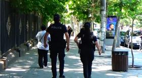 Երևանի պարեկները հետապնդել ու բռնել են հեռախոս հափշտակած երիտասարդին Երևանի պարեկները հետապնդել ու բռնել են հեռախոս հափշտակած երիտասարդին