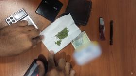 Ձերբակալված տղամարդու մոտ հայտնաբերվել է թմրամիջոց ու ծալովի դանակ Ձերբակալված տղամարդու մոտ հայտնաբերվել է թմրամիջոց ու ծալովի դանակ