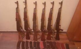 Արտաշատի բաժնում արձանագրվել է «Կալաշնիկովի» ինքնաձիգների կամավոր հանձնման դեպք  Արտաշատի բաժնում արձանագրվել է «Կալաշնիկովի» ինքնաձիգների կամավոր հանձնման դեպք