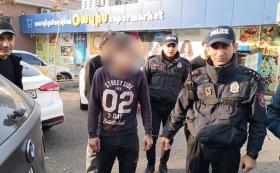 Մեքենայի հայելիները գողացած երիտասարդը ձերբակալվեց․ Երևանի պարեկների բացահայտումը Մեքենայի հայելիները գողացած երիտասարդը ձերբակալվեց․ Երևանի պարեկների բացահայտումը