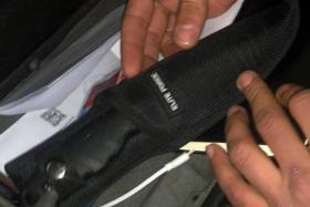 Երիտասարդի մեքենայում դանակ կար Երիտասարդի մեքենայում դանակ կար