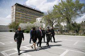 ՆԳ նախարար Վահե Ղազարյանն ու փոխնախարար Արփինե Սարգսյանը այցելել են  կրթահամալիր՝ տեղում հետևելու պարեկային ծառայության դիմորդների հարցազրույցների ընթացքին ՆԳ նախարար Վահե Ղազարյանն ու փոխնախարար Արփինե Սարգսյանը այցելել են  կրթահամալիր՝ տեղում հետևելու պարեկային ծառայության դիմորդների հարցազրույցների ընթացքին