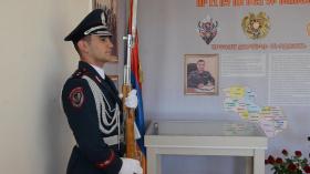 Ոստիկանության զորքերի զորամասերից մեկում բացվեց Արտյոմ Միրզոյանի հիշատակի անկյունը Ոստիկանության զորքերի զորամասերից մեկում բացվեց Արտյոմ Միրզոյանի հիշատակի անկյունը