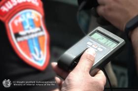 Մեքենաների առջևի կողային ապակիների լուսաթափանցելիությունը պետք է կազմի առնվազն 70 % Մեքենաների առջևի կողային ապակիների լուսաթափանցելիությունը պետք է կազմի առնվազն 70 %