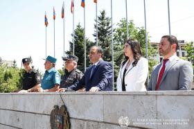 ՆԳ նախարարը պարեկներին շնորհավորել է պարեկային ծառայության կազմավորման օրվա կապակցությամբ ՆԳ նախարարը պարեկներին շնորհավորել է պարեկային ծառայության կազմավորման օրվա կապակցությամբ