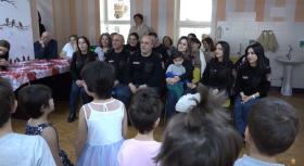 Ոստիկաններն այցելել են ՀՕՖ-ի երեխաների աջակցության կենտրոն Ոստիկաններն այցելել են ՀՕՖ-ի երեխաների աջակցության կենտրոն