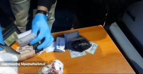 Մարիխուանայի 450 փաթեթ, փոշենման զանգված ու դեղին թանձր հեղուկ. Ստեփանավանի ոստիկանների բացահայտումը
