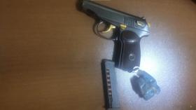 Երիտասարդի մոտ հայտնաբերվել են լիցքավորված ատրճանակ, փամփուշտներ և ծալովի դանակ Երիտասարդի մոտ հայտնաբերվել են լիցքավորված ատրճանակ, փամփուշտներ և ծալովի դանակ