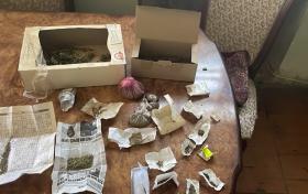 200 կանեփի բույս, կանեփանման զանգվածով 26 փաթեթ և ապակյա գլանակ. Արմավիրի ոստիկանների բացահայտումը 200 կանեփի բույս, կանեփանման զանգվածով 26 փաթեթ և ապակյա գլանակ. Արմավիրի ոստիկանների բացահայտումը