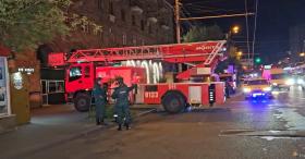 Գողության նպատակով տանիքից պարանով իջնելիս ընկել էր պատշգամբ Գողության նպատակով տանիքից պարանով իջնելիս ընկել էր պատշգամբ